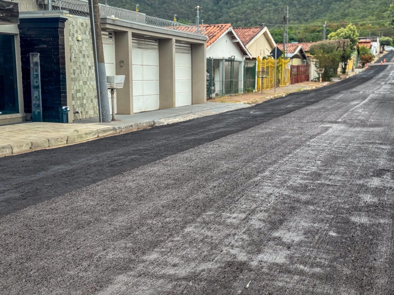 Mais segurança, mobilidade e ruas revitalizadas: microrrevestimento avança em Barra do Garças
