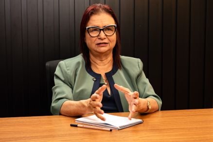 Rosa Neide orienta estudantes a evitar confronto com direita e acionar polícia em caso de agressão