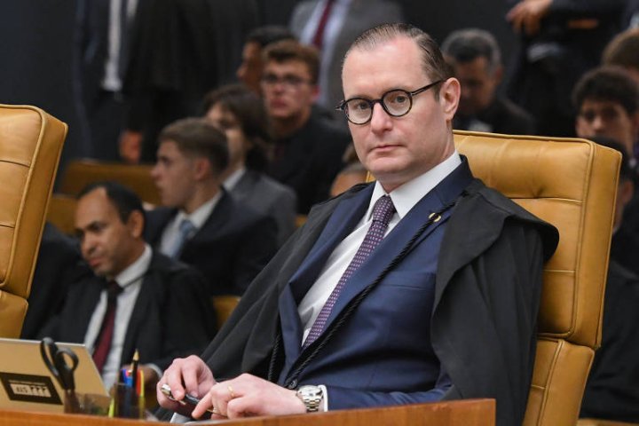 Zanin manda ampliar horário de votação até as 19h em todo o país