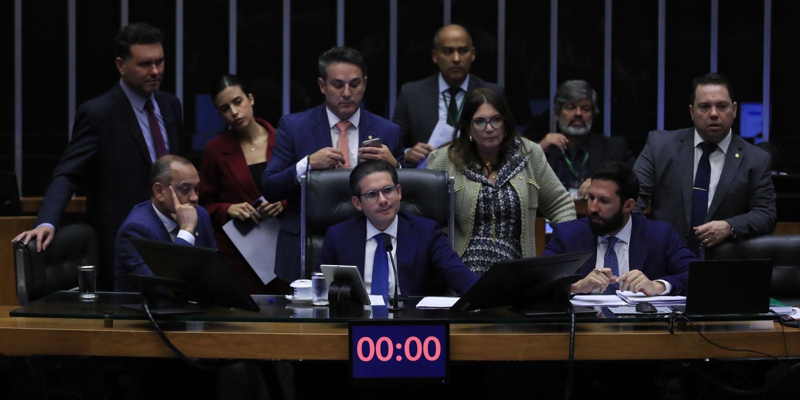 Câmara aprova PL que reduz exigências para licenciamento ambiental Câmara aprova PL que reduz exigências para licenciamento ambiental