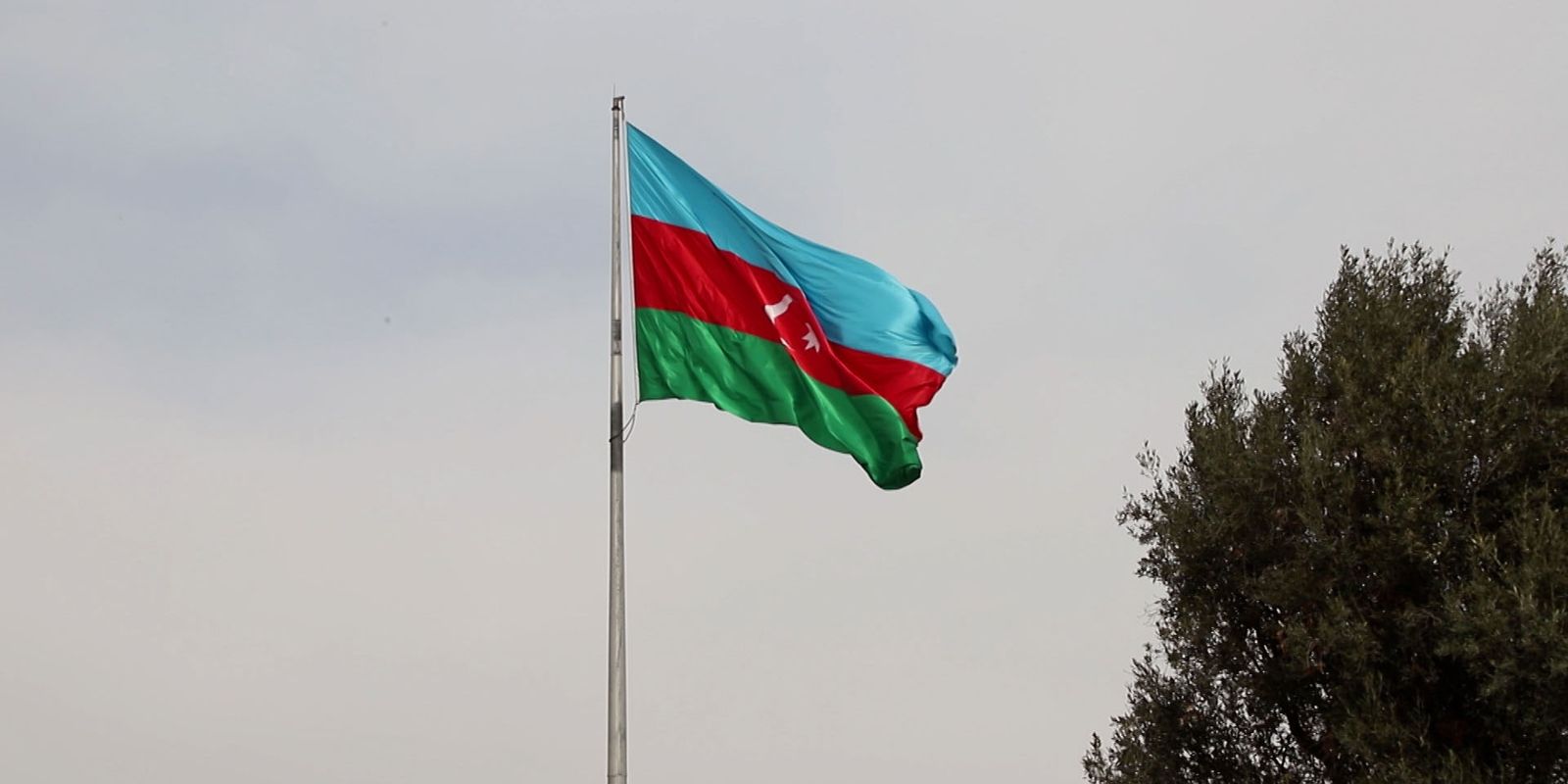 bandeira_do_azerbaijao.jpg © TV Brasil
