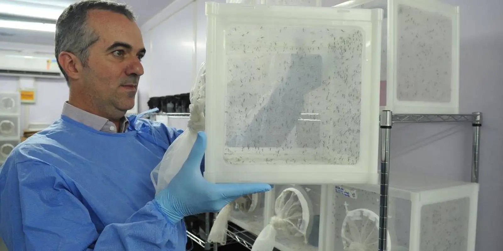 pesquisador_luciano.jpg © Peter Ilicciev/WMP Brasil/Fiocruz