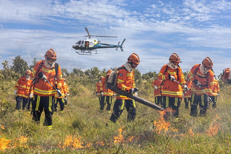 COMBATE-A-INCENDIO-COM-HELICOPTERO-1.jpg