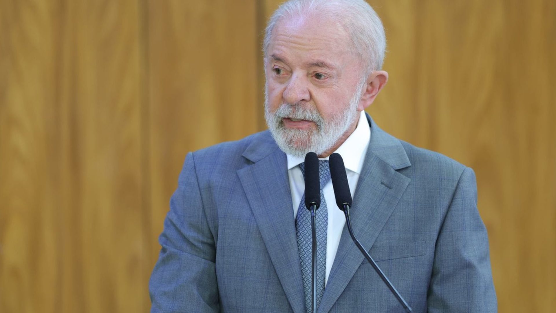 Lula veta aumento de número de deputados na Câmara