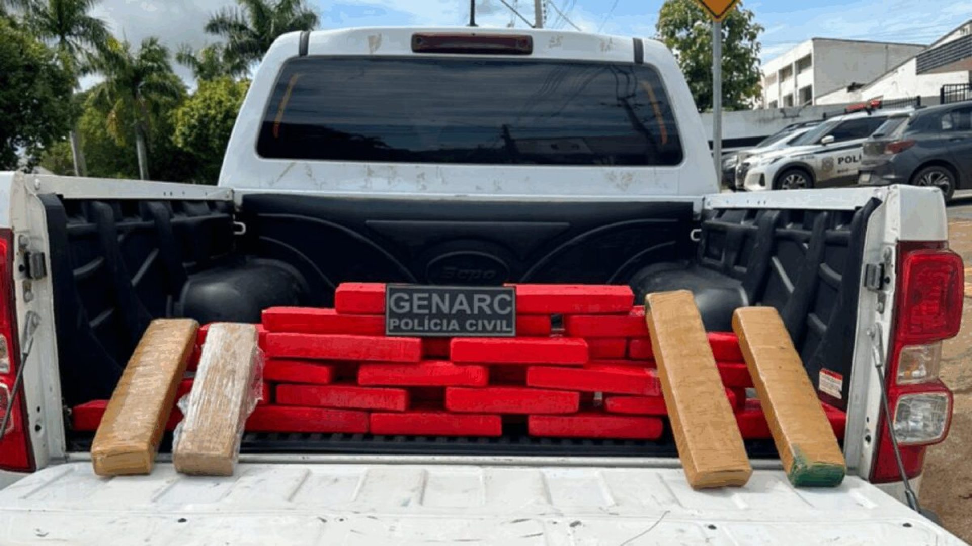 Polícia cumpre 22 mandados e apreende carga de drogas