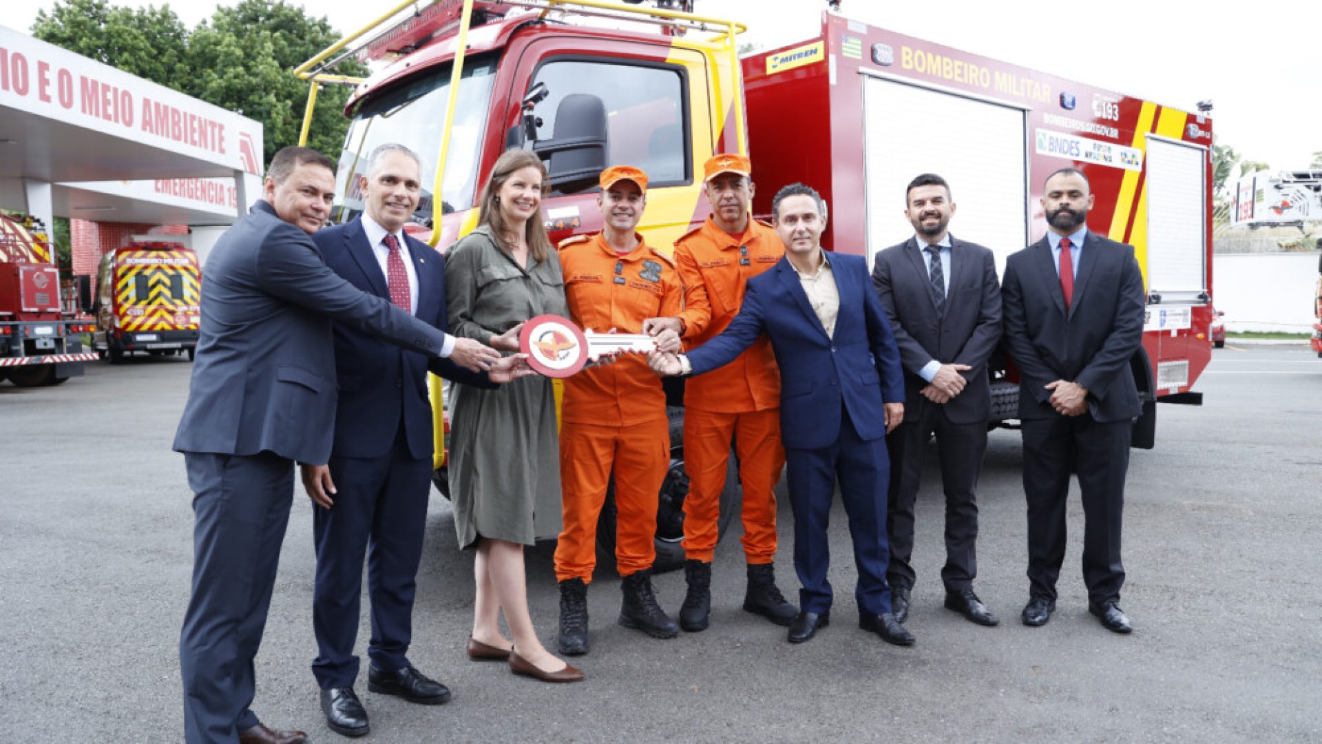 Bombeiros recebem viatura e novos equipamentos