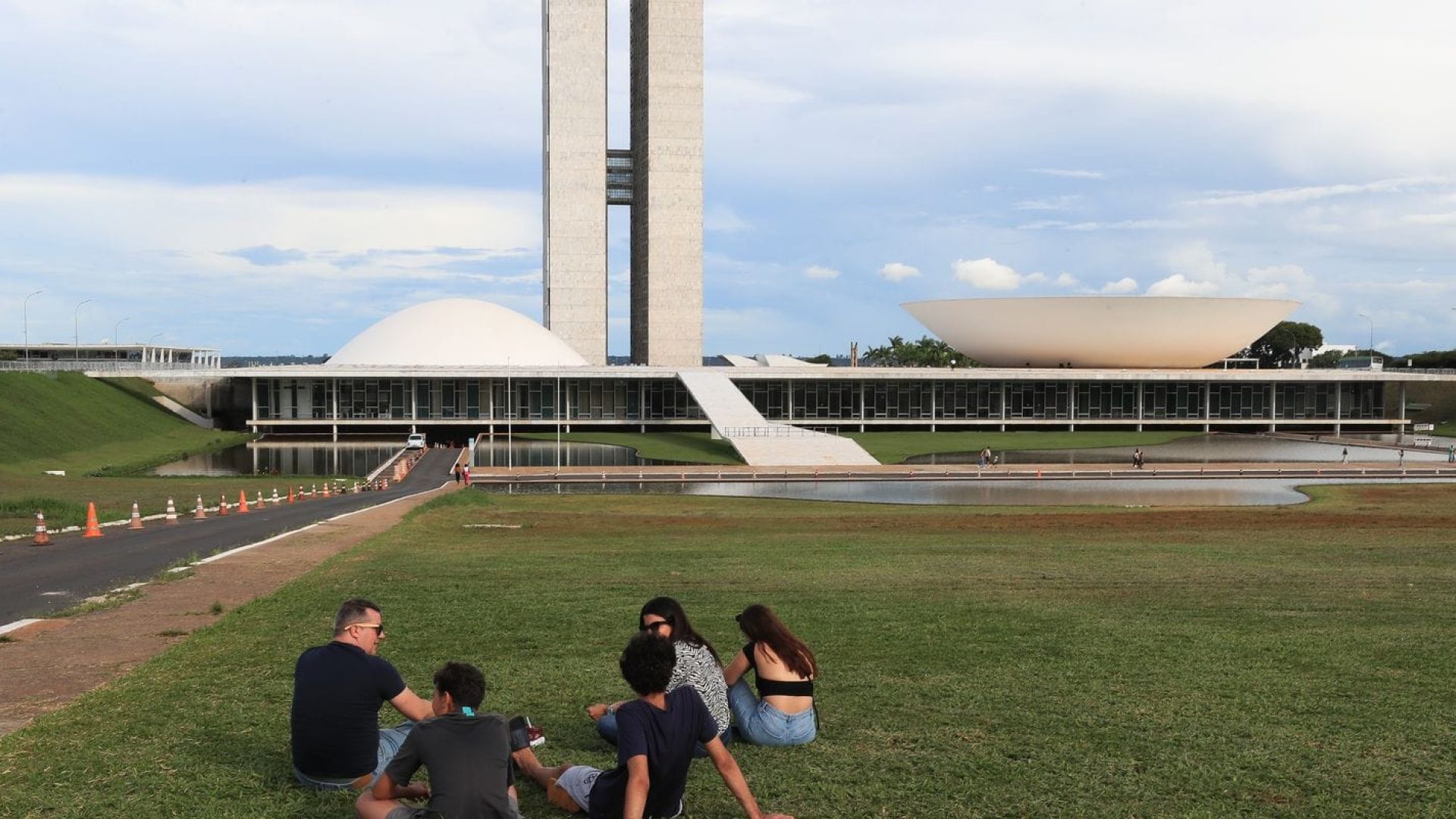 Senado cria comissão para tratar de tarifas com Congresso dos EUA